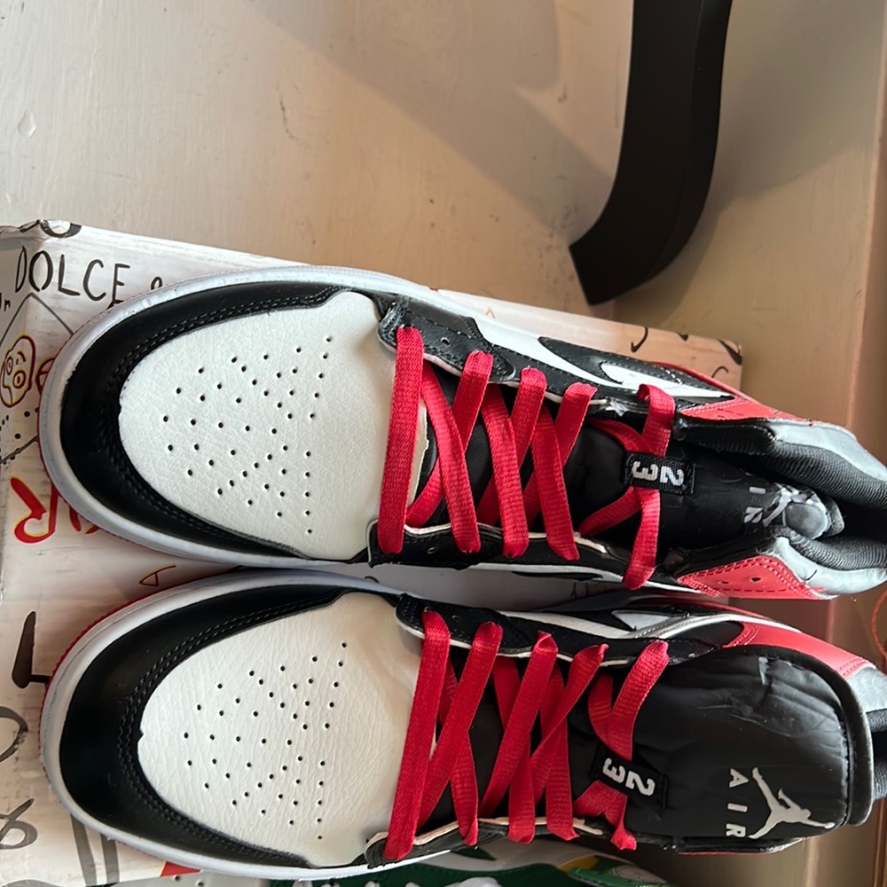 Red and Black Nike Jordan’s size 9.5 mens